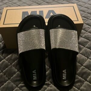 Mia slides